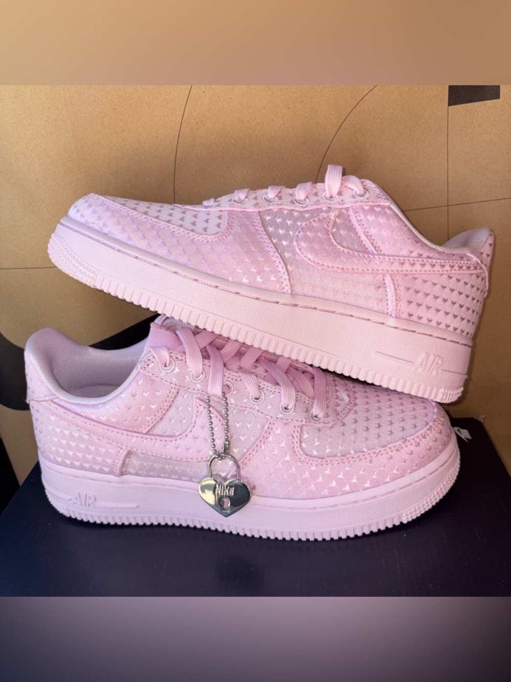 NEW Nike Air Force 1 Low Valentine's Day Pink Foam NBY IQ9965-601 Women Size 7.5 - Picture 3 of 8